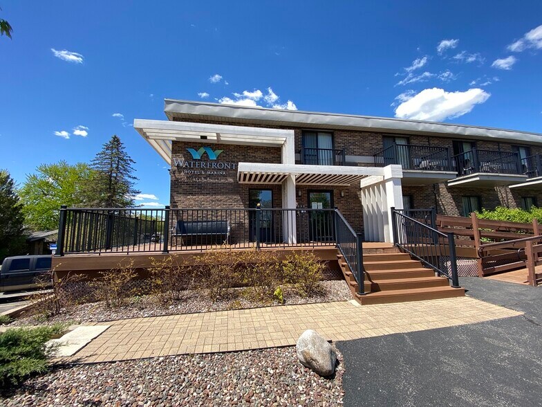 Primary Photo Of 3309 N Chapel Hill Road, Johnsburg Hotel For Sale