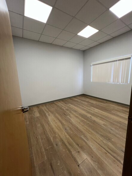 More Photos Of 9016 Fullbright Ave, Chatsworth Warehouse For Lease