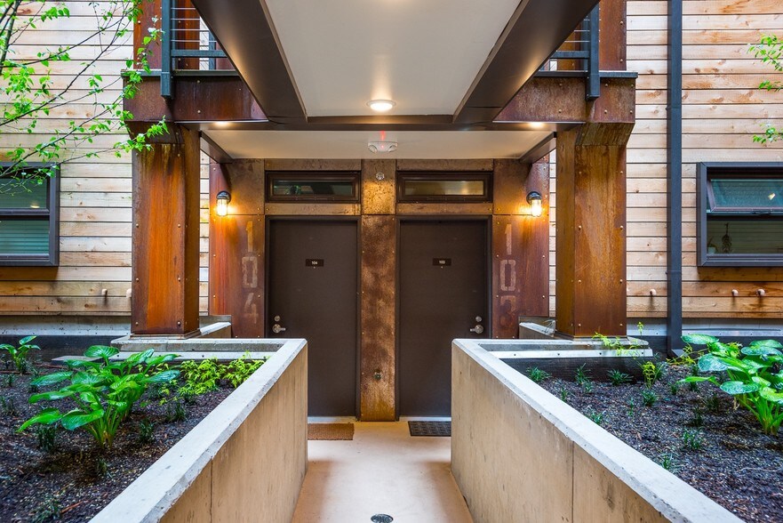 More Photos Of 4780 SE Milwaukie Ave, Portland Apartments For Sale