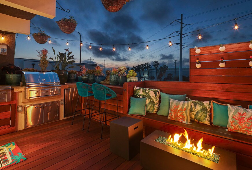 More Photos Of 472 Rosecrans Ave, Manhattan Beach Apartments For Sale
