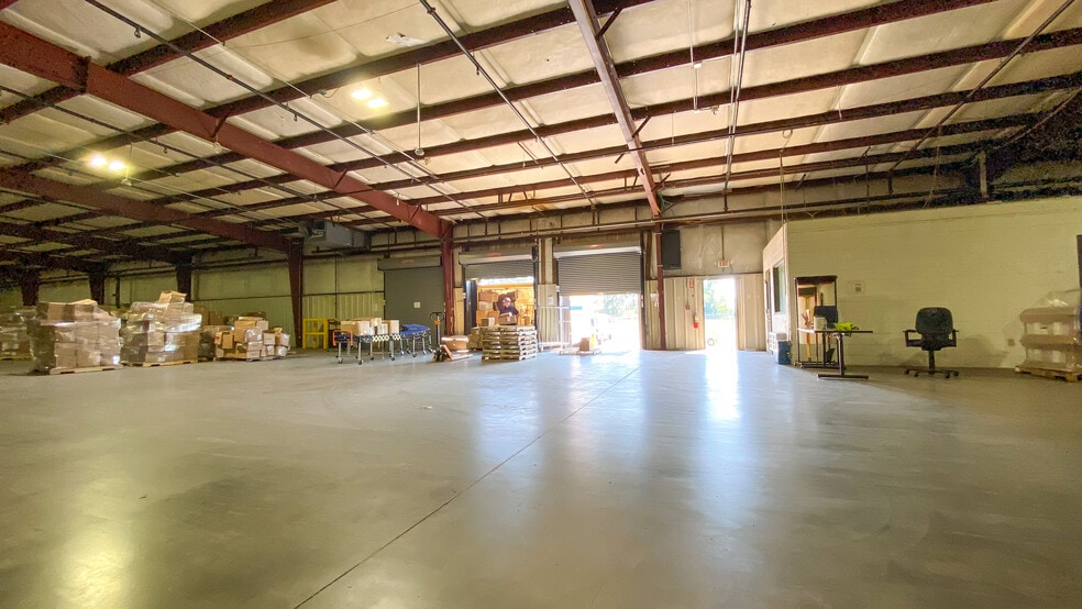 More Photos Of 546 Harvey Faulk Rd, Sanford Warehouse For Lease
