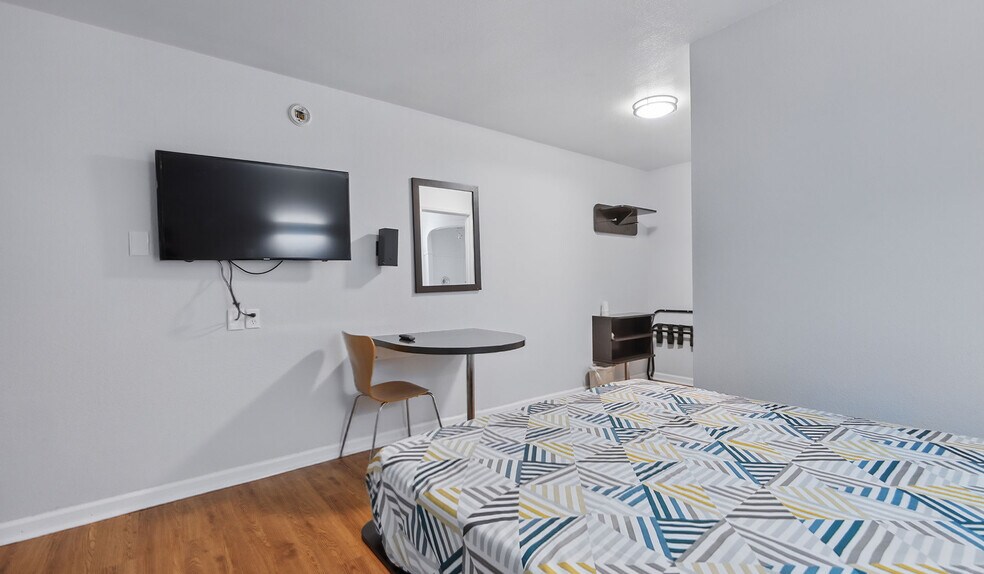 More Photos Of 1600 N Main St, Normal Hotel For Sale
