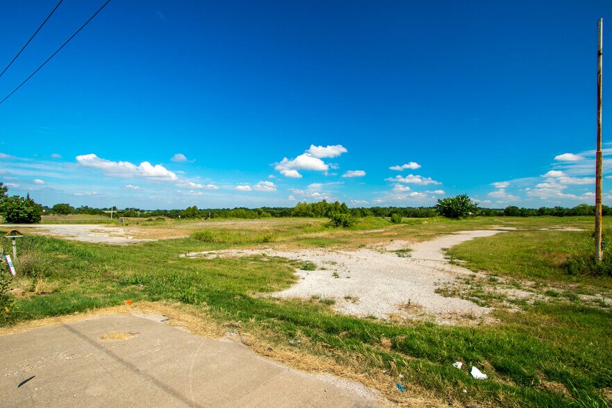 More Photos Of 2144 W Audie Murphy Pky, Farmersville Land For Lease