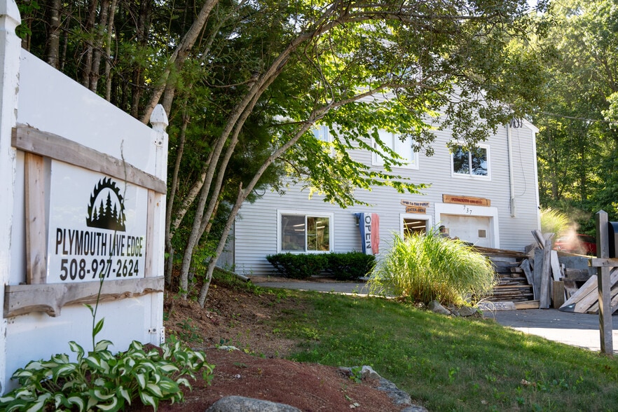 More Photos Of 737 Washington St, Pembroke Light Manufacturing For Sale