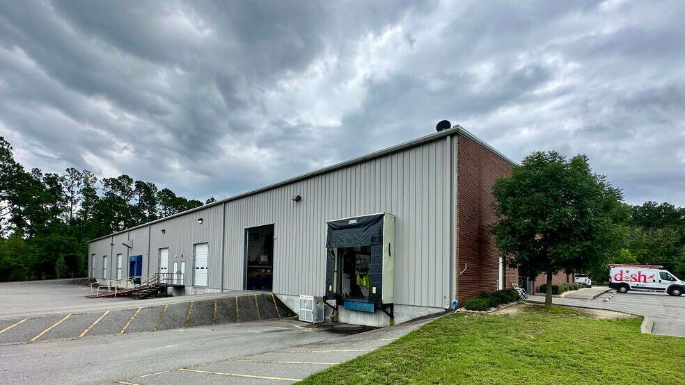 More Photos Of 207 Airport Rd, Fayetteville Light Manufacturing For Lease