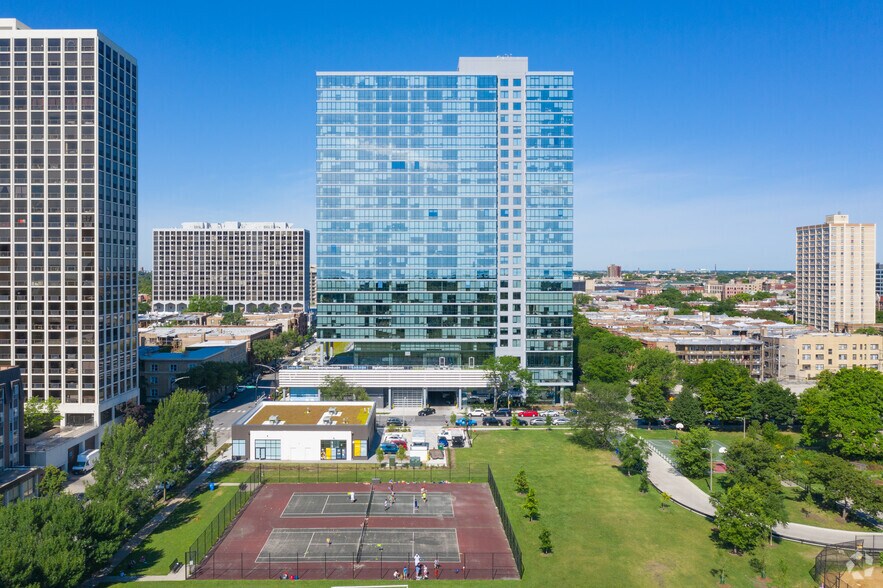 More Photos Of 811 W Agatite Ave, Chicago Apartments For Lease