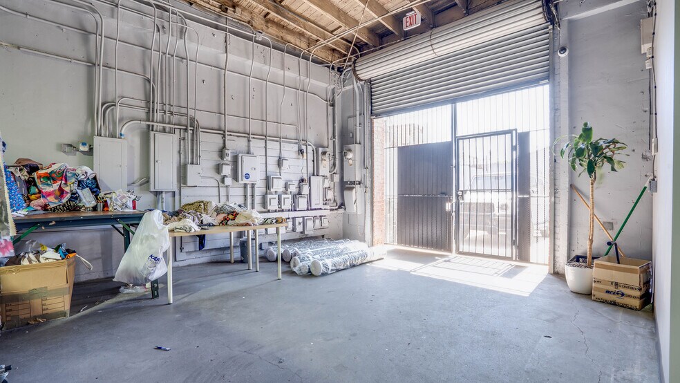 More Photos Of 3232 E Olympic Blvd, Los Angeles Warehouse For Lease