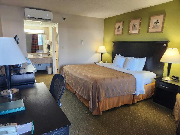 More Photos Of 6910 27th St, Moline Hotel For Sale