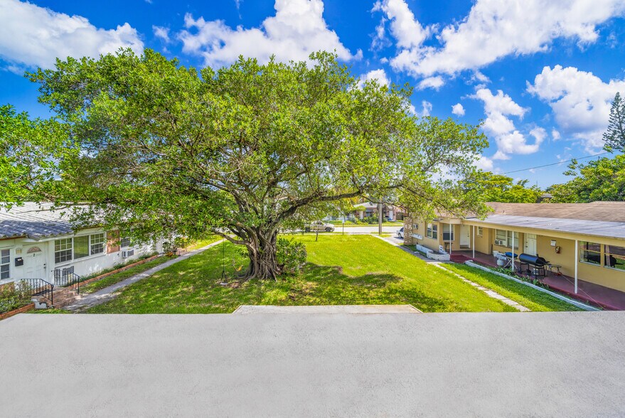 More Photos Of 1943-1947 Buchanan St, Hollywood Apartments For Sale