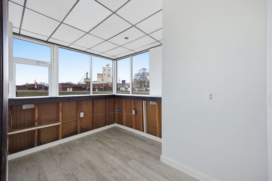 More Photos Of 400 5th Ave, New Brighton Auto Repair For Sale