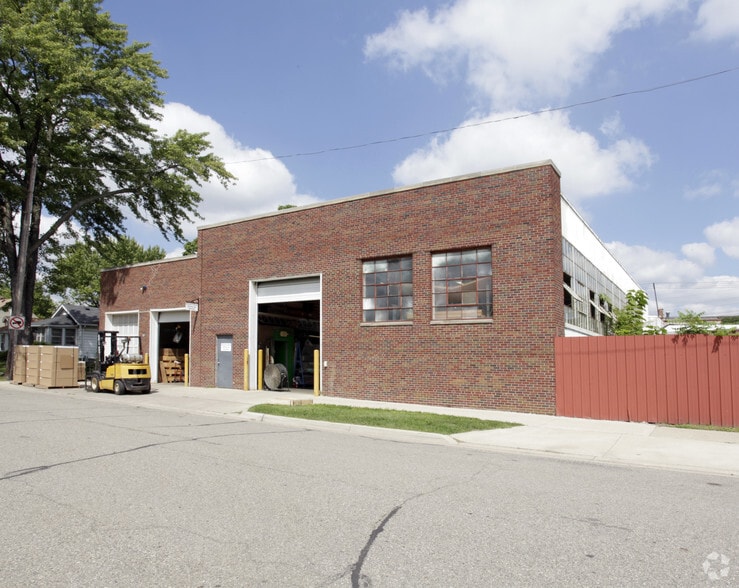 More Photos Of 721 E Saratoga St, Ferndale Warehouse For Sale