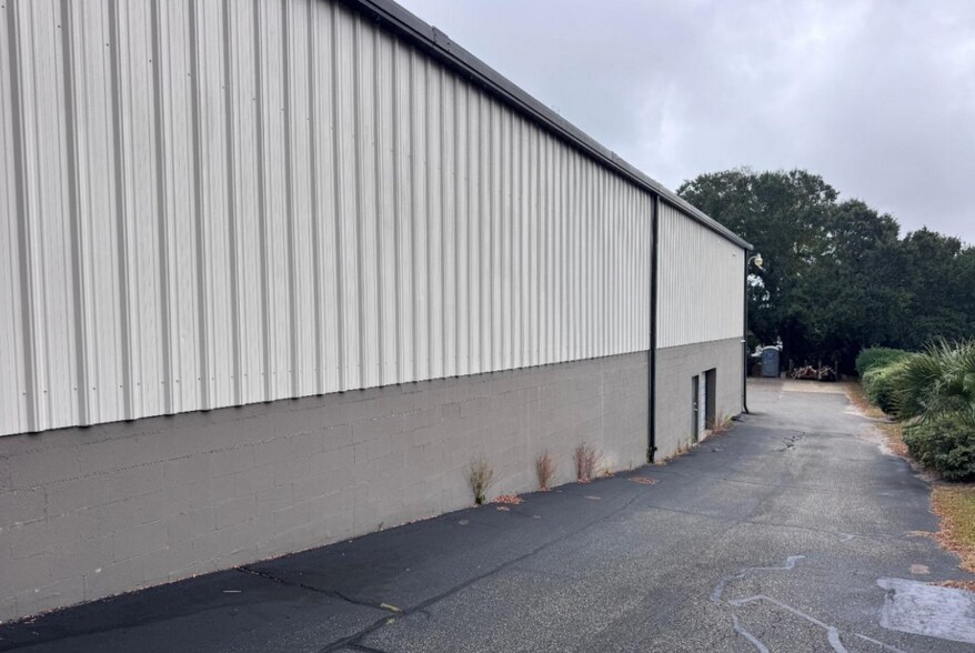 More Photos Of 1315 4th Ave, Conway Freestanding For Lease