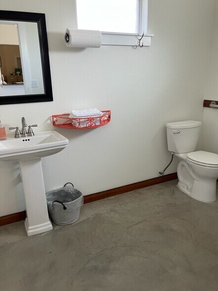 More Photos Of 800 Main St, Liberty Hill Office For Sale