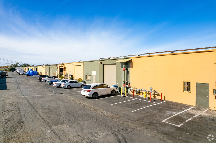 More Photos Of 30500-30530 Union City Blvd, Union City Warehouse For Lease