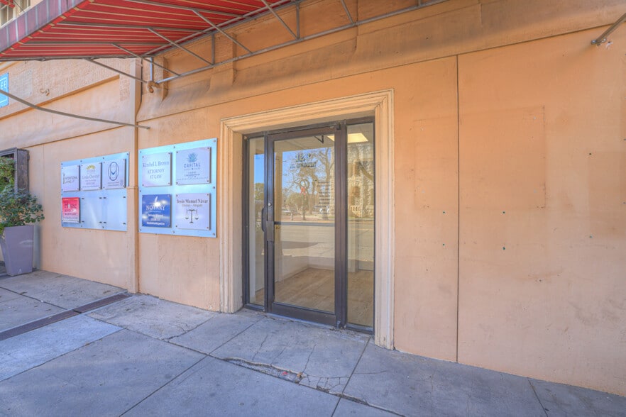 More Photos Of 123 N Seguin Ave, New Braunfels Office For Lease