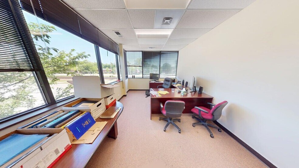 More Photos Of 1235 E Davis, Arlington Heights Office For Lease