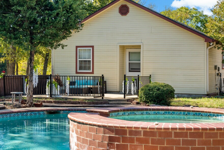 More Photos Of 12900 FM 121, Van Alstyne Lodge Meeting Hall For Sale
