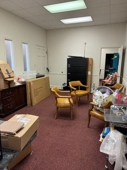 More Photos Of 305-307 E Main St, Front Royal Office For Sale