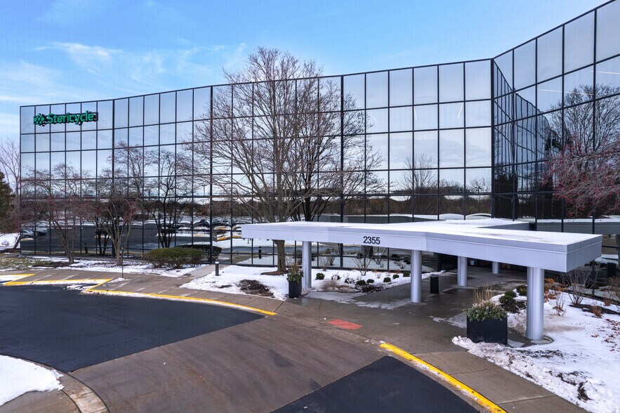 More Photos Of 2333 Waukegan Rd, Bannockburn Unknown For Lease