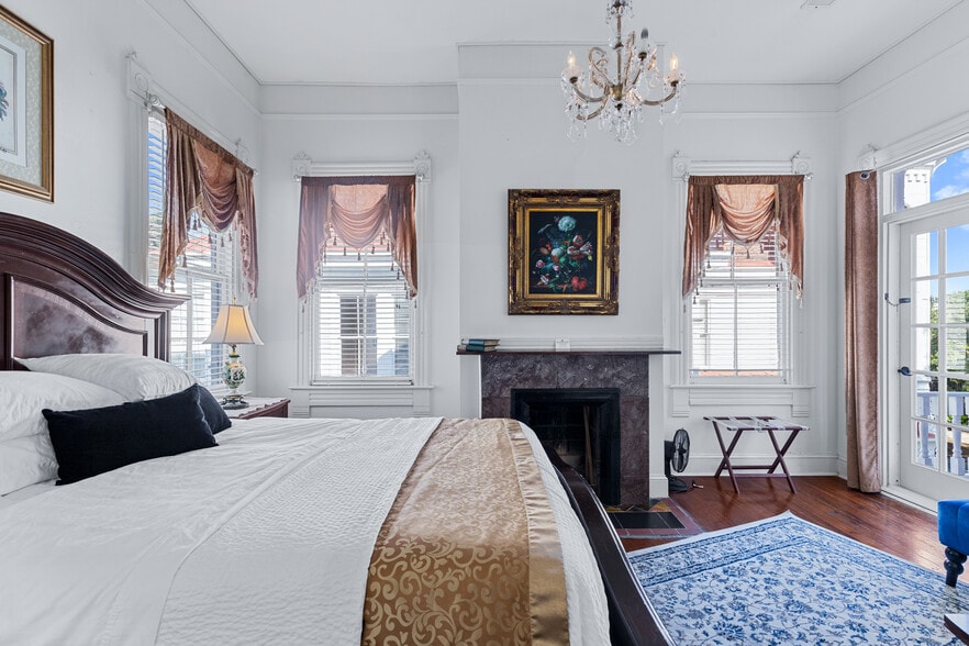 More Photos Of 402 E Gaston St, Savannah Hospitality For Sale