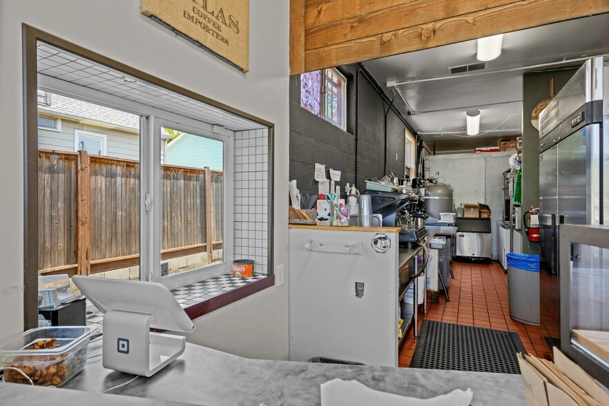 More Photos Of 1760 Market St NE, Salem Freestanding For Sale