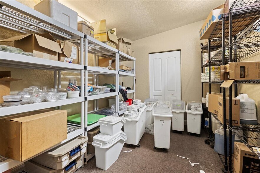 More Photos Of 1250-1264 SW Biltmore St, Port Saint Lucie Warehouse For Sale