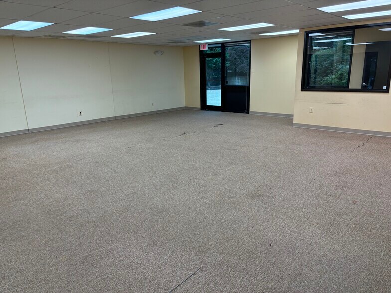 More Photos Of 9912-9920 Main St, Fairfax Office For Lease