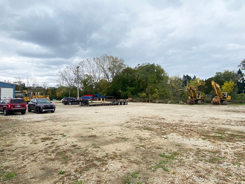 More Photos Of 331 Elliot St, West Chicago Warehouse For Lease