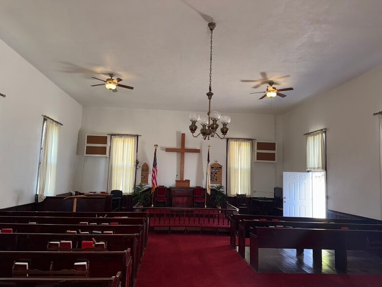 More Photos Of 150 Chapel Rd, Middletown Specialty For Sale