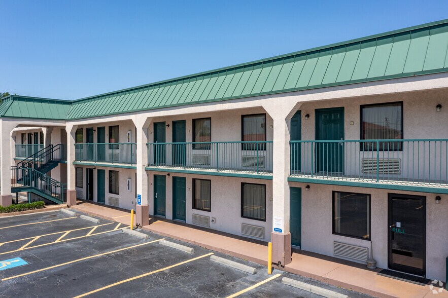 More Photos Of 115 Chapman Rd, Byron Hotel For Sale