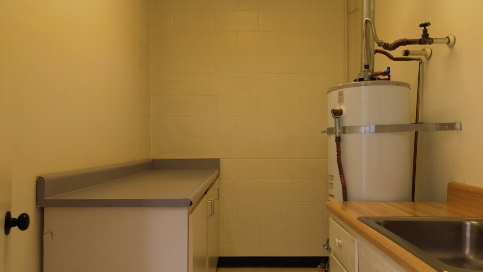 More Photos Of 2358-2368 Lincoln St, Oroville Office For Lease