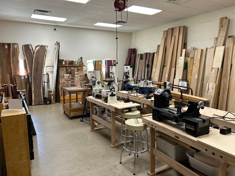 More Photos Of 2864 Roosevelt Blvd, Clearwater Showroom For Lease