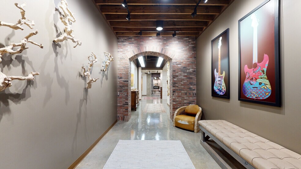 More Photos Of 129 S Main St, Grapevine Storefront Retail Office For Lease