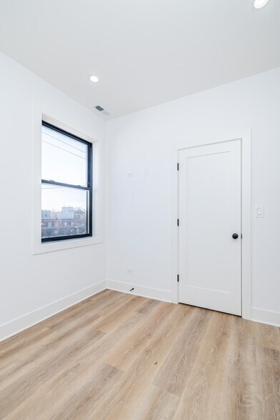 More Photos Of 2941 W Wilcox St, Chicago Apartments For Sale