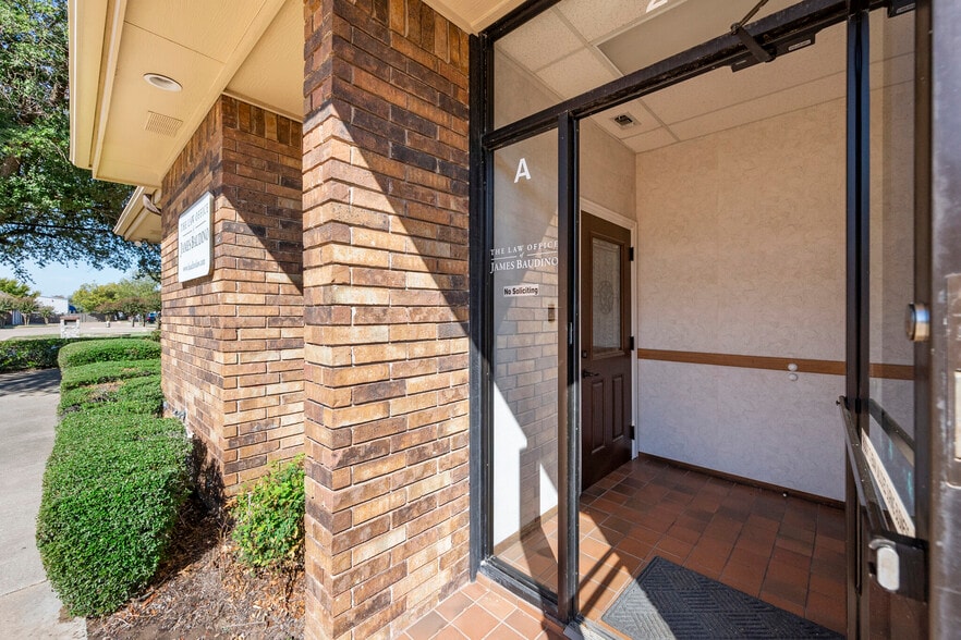 More Photos Of 2313 Roosevelt Dr, Dwg Office For Sale