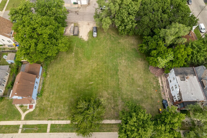 More Photos Of 415 N 3rd St, Rockford Light Distribution For Sale