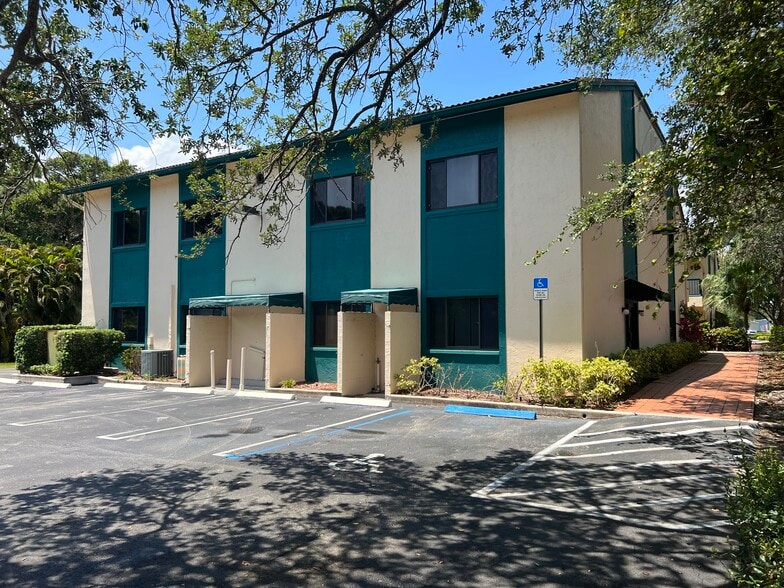 More Photos Of 2700 Pga Blvd, Palm Beach Gardens Medical For Lease
