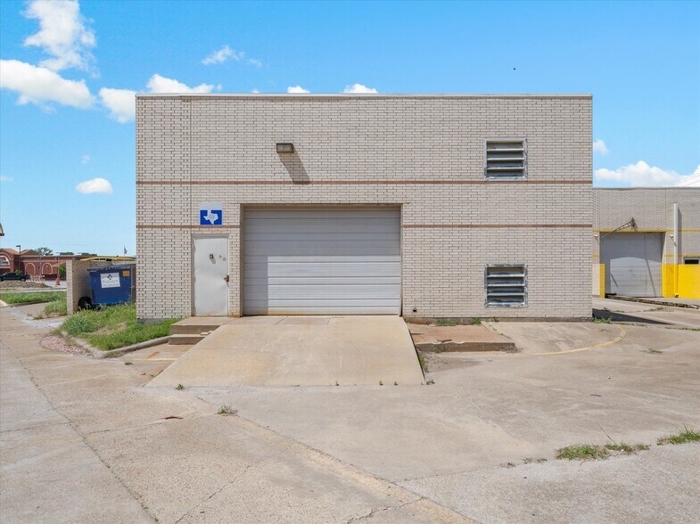 More Photos Of 94 State Highway 205, Terrell General Retail For Sale