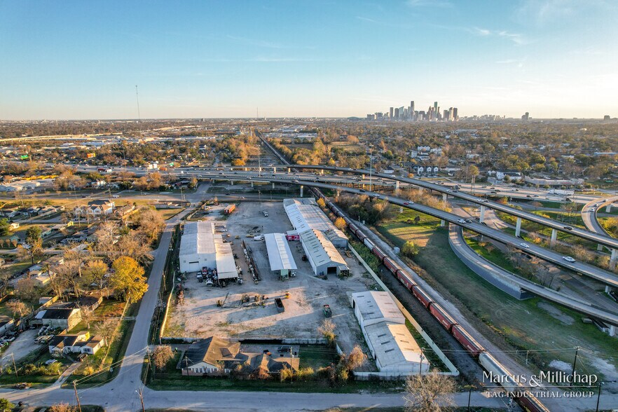 More Photos Of 6011-6019 Gold Houston TX 77026 st, Houston Warehouse For Sale