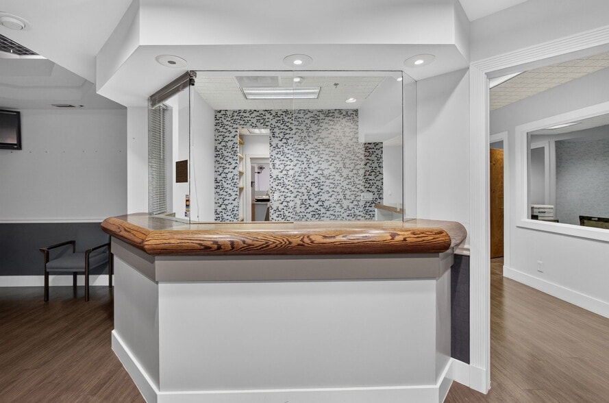 More Photos Of 3355 Burns Rd, Palm Beach Gardens Medical For Lease