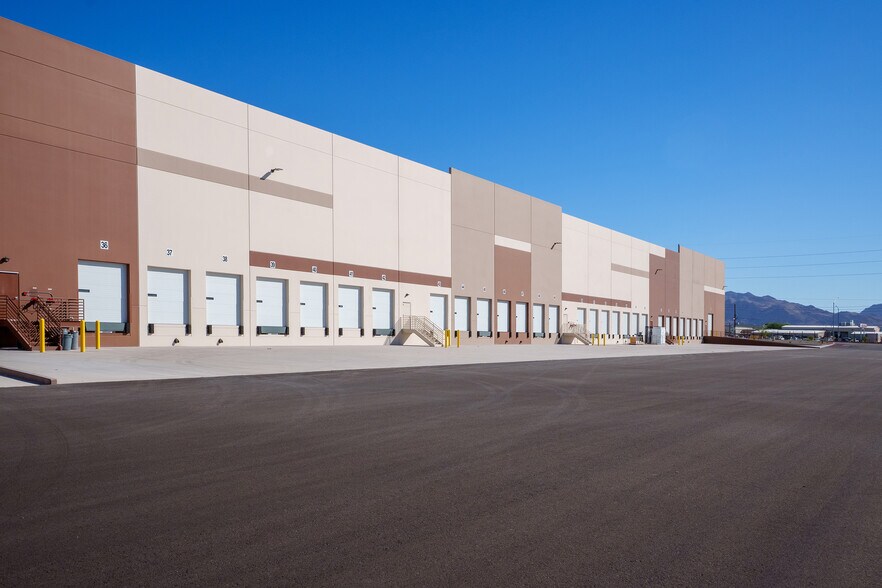 More Photos Of 5005 E Cartier Ave, Las Vegas Service For Lease