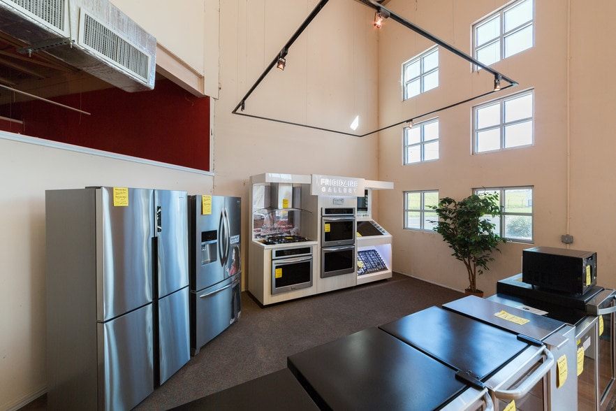 More Photos Of 13340 Leopard St, Corpus Christi Storefront For Sale