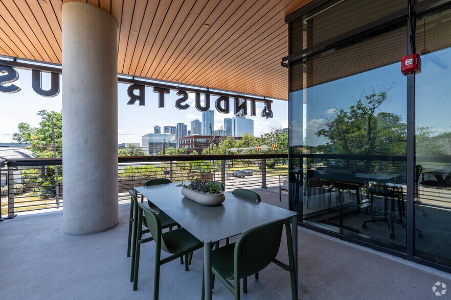 More Photos Of 924 E 7th St, Austin Coworking Space