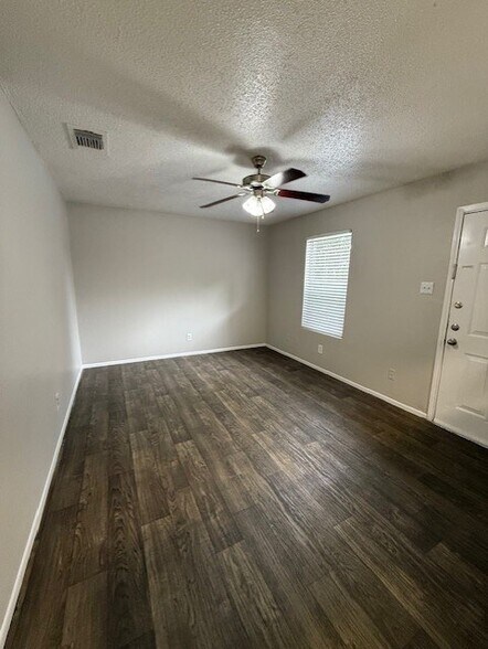 More Photos Of 535 W Hutchins Pl, San Antonio Apartments For Sale