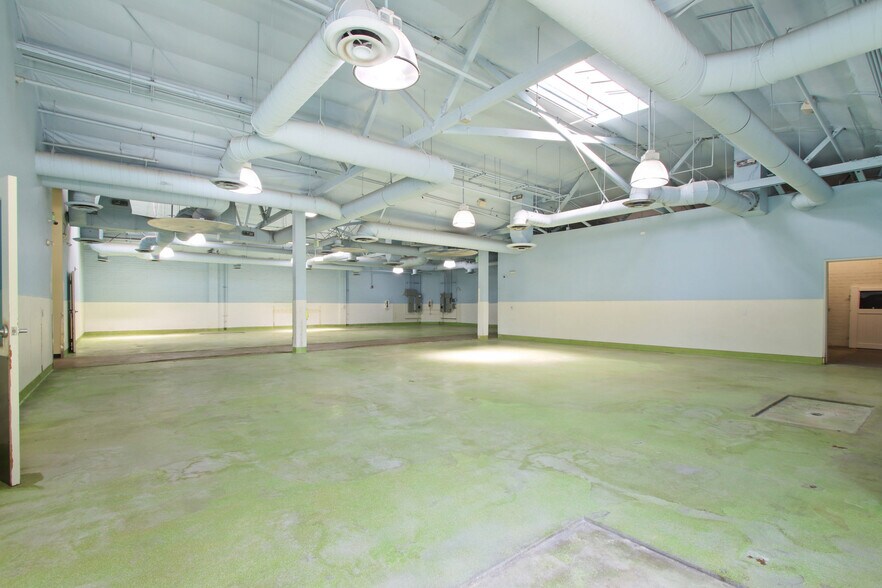 More Photos Of 3940 Higuera St, Culver City Showroom For Sale