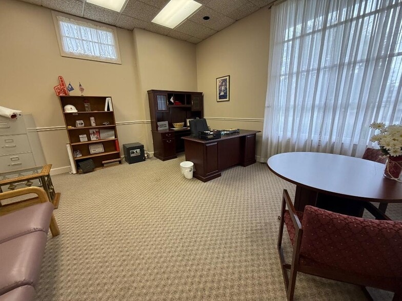 More Photos Of 4201 Blackburn Ave, Ashland Medical For Sale