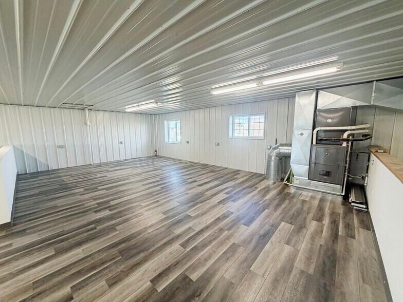 More Photos Of 1415 E Railroad St, Laurel Warehouse For Lease