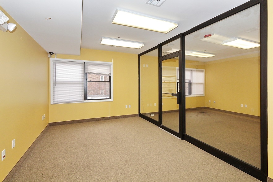 More Photos Of 180 Ferry St, Newark Storefront Retail Office For Lease