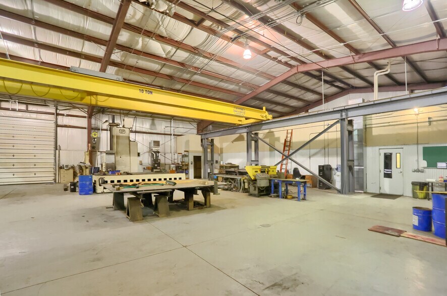 More Photos Of 703 Commerce Ave, New Castle Warehouse For Sale