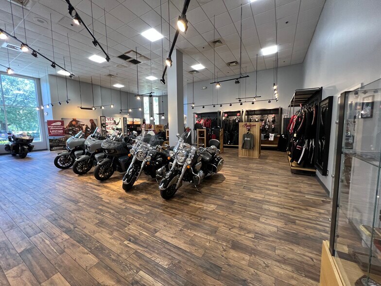 More Photos Of 6 Gateway Blvd W, Savannah Auto Dealership For Lease